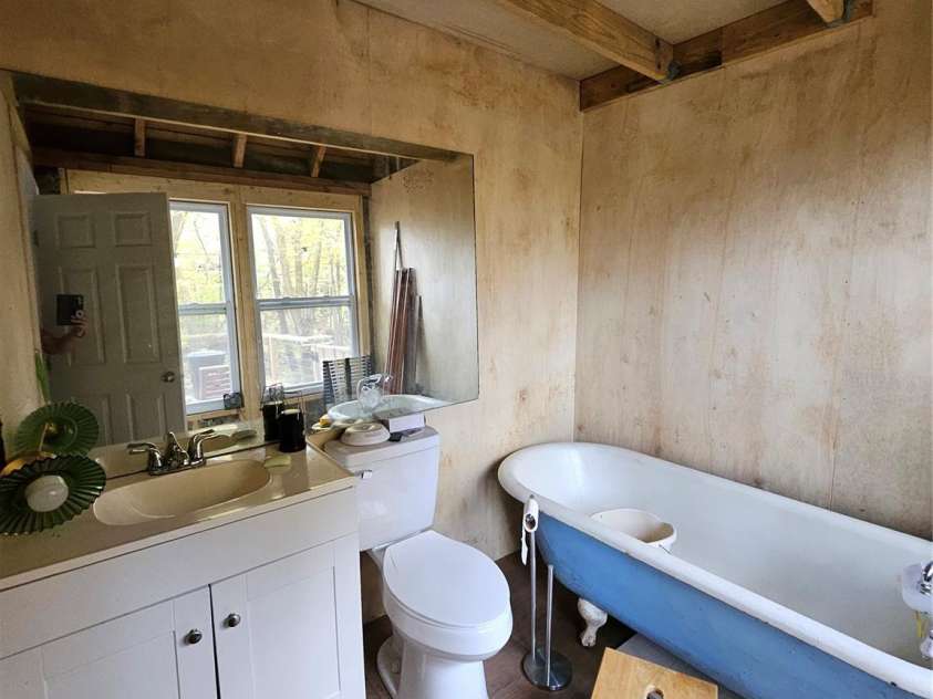 25 Hollow Log Road, Burnsville, NC 28714.  MLS# CAR4327813, YatesRealty ID 555. 