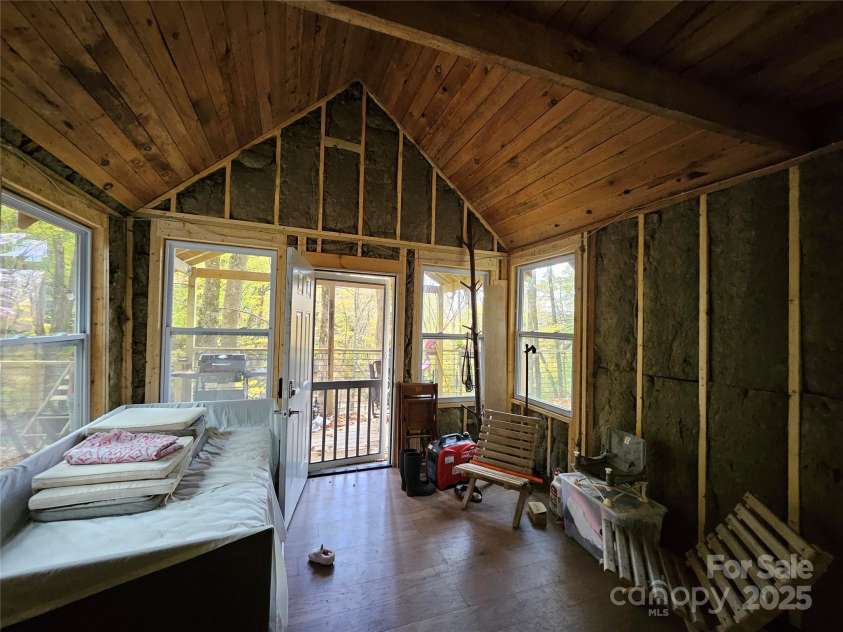 25 Hollow Log Road, Burnsville, NC 28714.  MLS# CAR4327813, YatesRealty ID 555. 