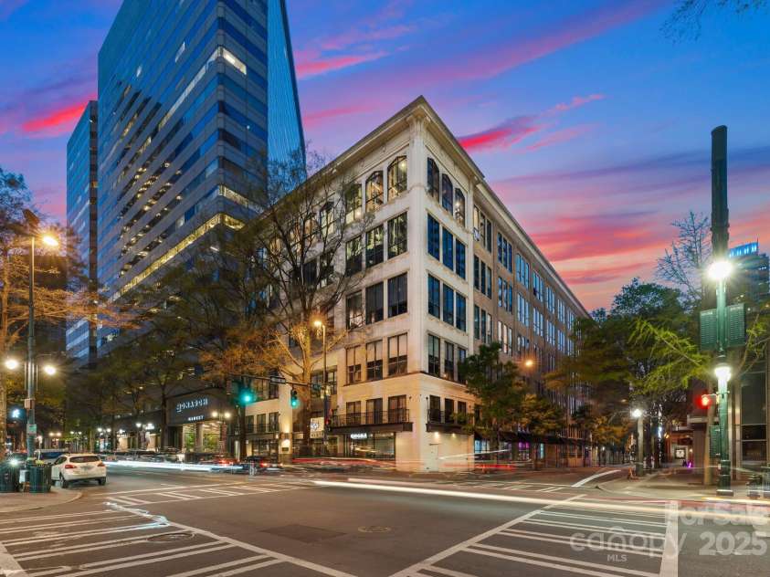 127 Tryon Street, Charlotte, NC 28202.  MLS# CAR4240229, YatesRealty ID 5550. 