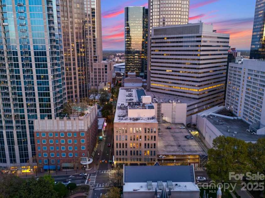 127 Tryon Street, Charlotte, NC 28202.  MLS# CAR4240229, YatesRealty ID 5550. 