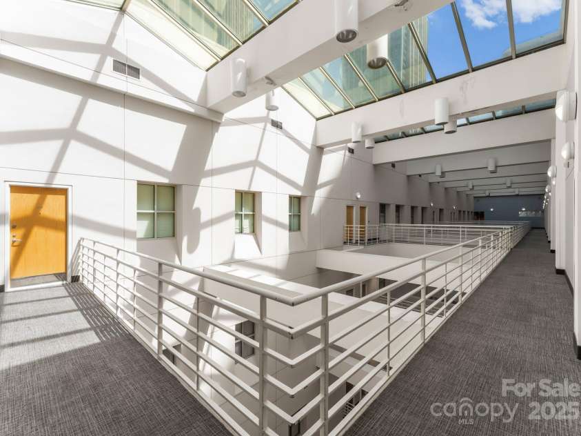 127 Tryon Street, Charlotte, NC 28202.  MLS# CAR4240229, YatesRealty ID 5550. 