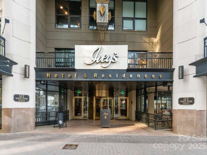 127 Tryon Street, Charlotte, NC 28202.  MLS# CAR4240229, YatesRealty ID 5550. 