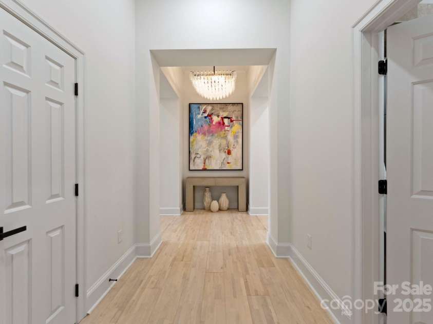 127 Tryon Street, Charlotte, NC 28202.  MLS# CAR4240229, YatesRealty ID 5550. 