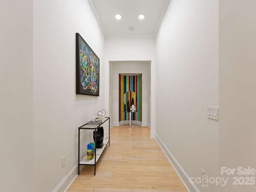 127 Tryon Street, Charlotte, NC 28202.  MLS# CAR4240229, YatesRealty ID 5550. 