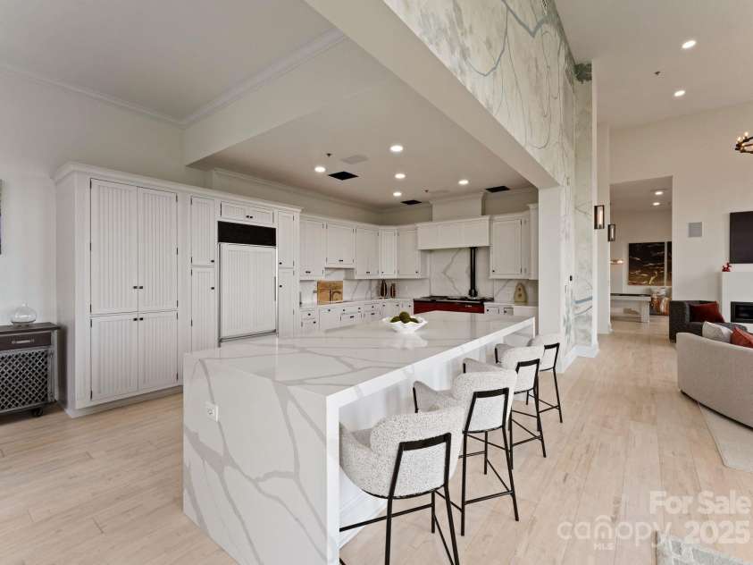 127 Tryon Street, Charlotte, NC 28202.  MLS# CAR4240229, YatesRealty ID 5550. 