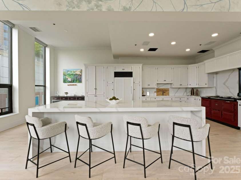 127 Tryon Street, Charlotte, NC 28202.  MLS# CAR4240229, YatesRealty ID 5550. 