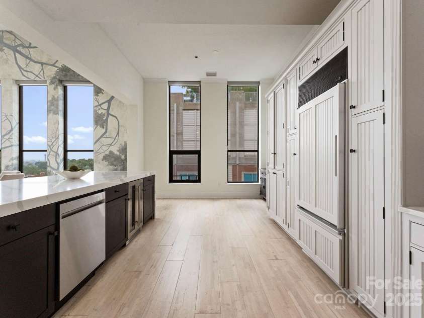 127 Tryon Street, Charlotte, NC 28202.  MLS# CAR4240229, YatesRealty ID 5550. 