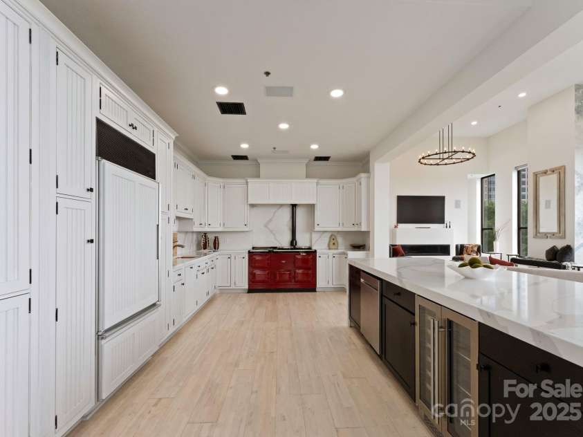 127 Tryon Street, Charlotte, NC 28202.  MLS# CAR4240229, YatesRealty ID 5550. 