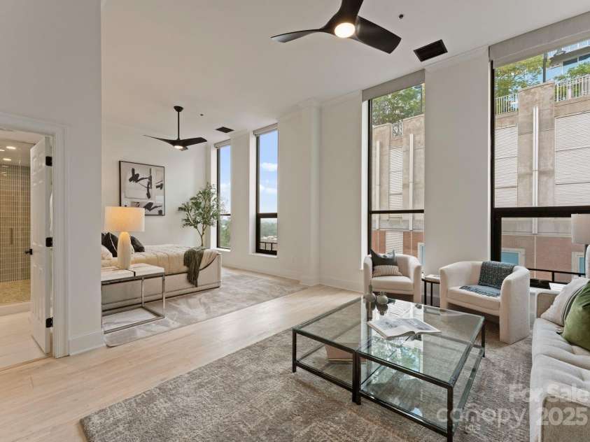 127 Tryon Street, Charlotte, NC 28202.  MLS# CAR4240229, YatesRealty ID 5550. 