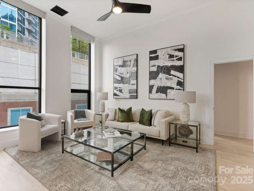 127 Tryon Street, Charlotte, NC 28202.  MLS# CAR4240229, YatesRealty ID 5550. 