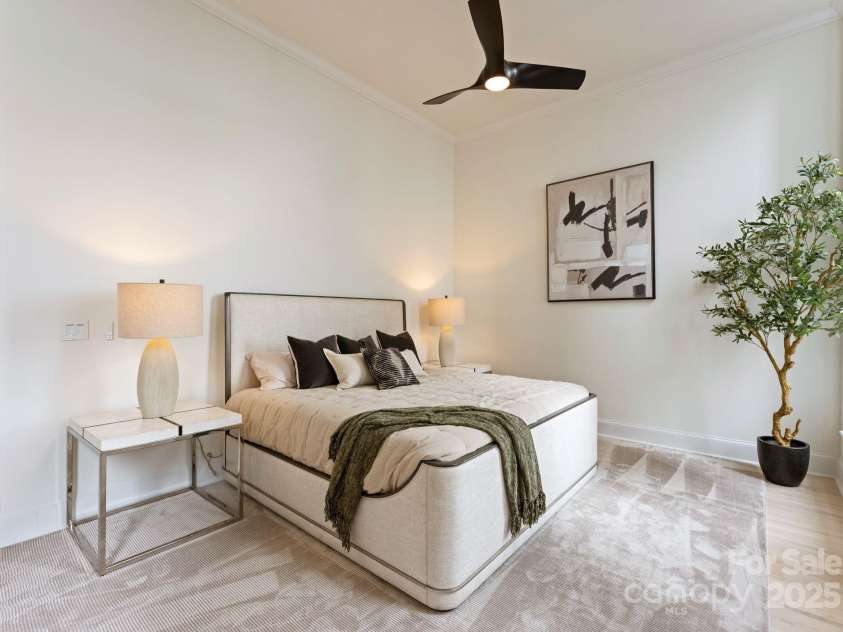 127 Tryon Street, Charlotte, NC 28202.  MLS# CAR4240229, YatesRealty ID 5550. 