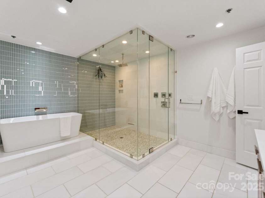 127 Tryon Street, Charlotte, NC 28202.  MLS# CAR4240229, YatesRealty ID 5550. 