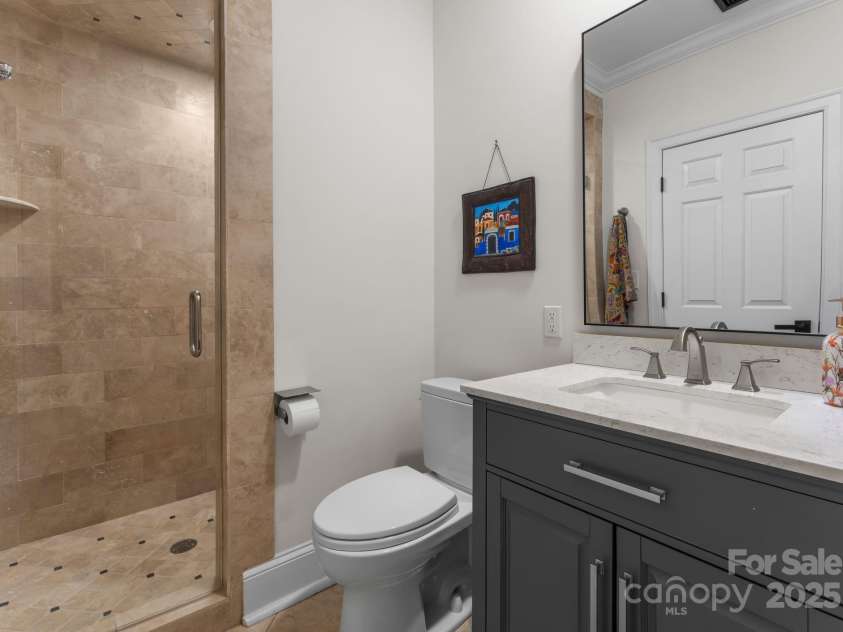 127 Tryon Street, Charlotte, NC 28202.  MLS# CAR4240229, YatesRealty ID 5550. 