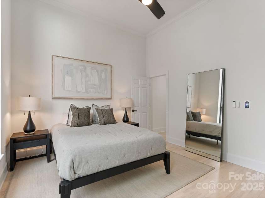 127 Tryon Street, Charlotte, NC 28202.  MLS# CAR4240229, YatesRealty ID 5550. 