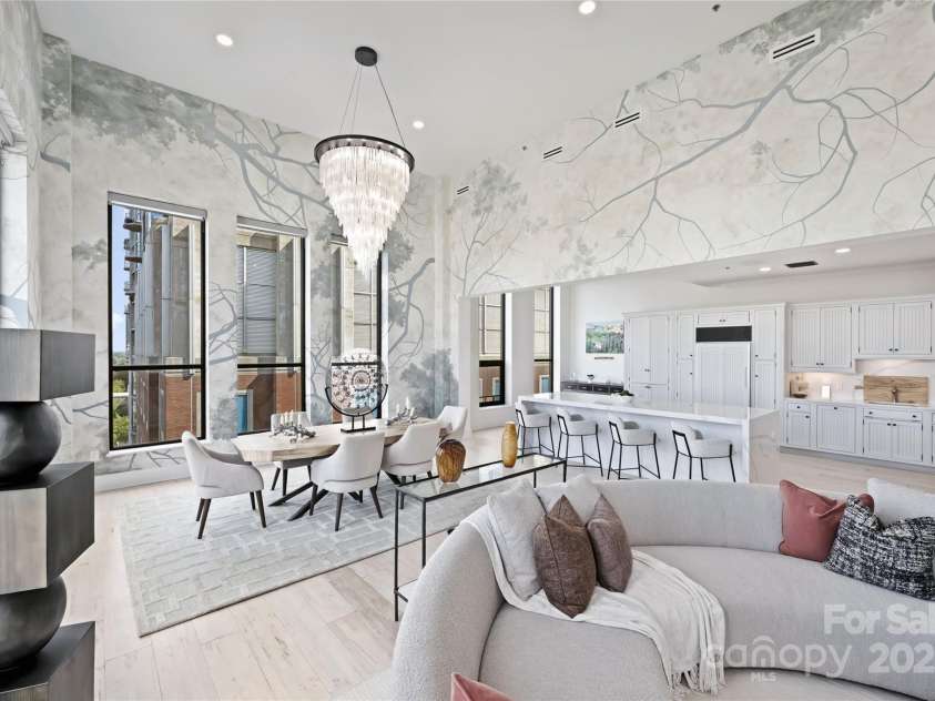 127 Tryon Street, Charlotte, NC 28202.  MLS# CAR4308165, YatesRealty ID 5550. Expansive great room with dedicated dining area for large-scale entertaining