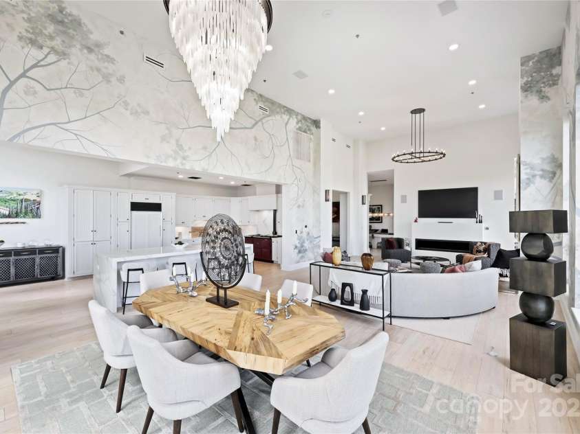 127 Tryon Street, Charlotte, NC 28202.  MLS# CAR4308165, YatesRealty ID 5550. Seamless flow between living and dining spaces, ideal for elevated entertaining.