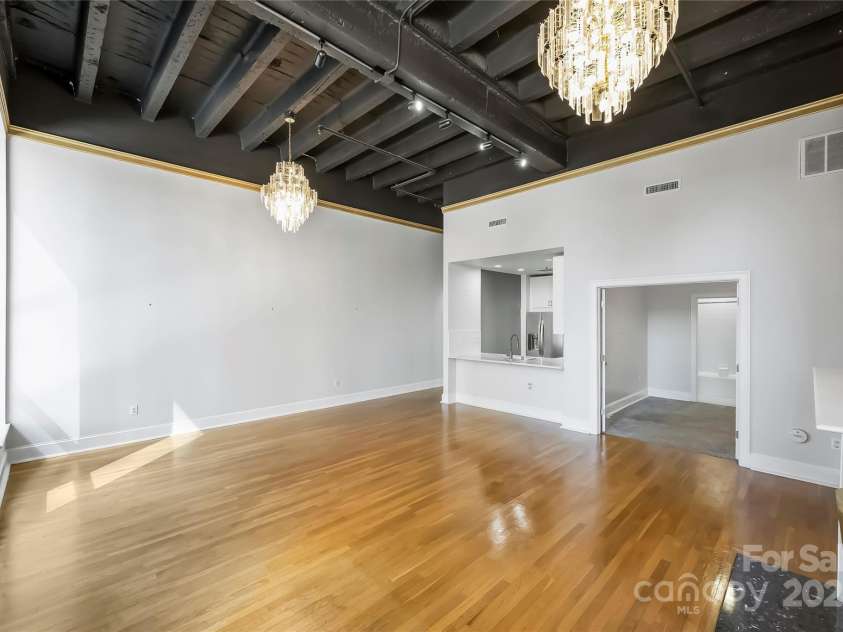 127 Tryon Street, Charlotte, NC 28202.  MLS# CAR4311876, YatesRealty ID 5550. 