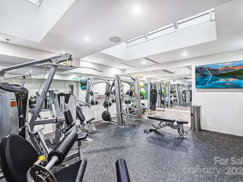 127 Tryon Street, Charlotte, NC 28202.  MLS# CAR4311876, YatesRealty ID 5550. 