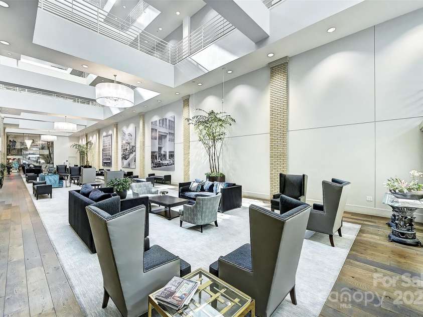 127 Tryon Street, Charlotte, NC 28202.  MLS# CAR4311876, YatesRealty ID 5550. 