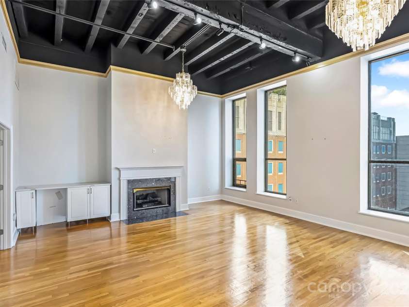 127 Tryon Street, Charlotte, NC 28202.  MLS# CAR4311876, YatesRealty ID 5550. 