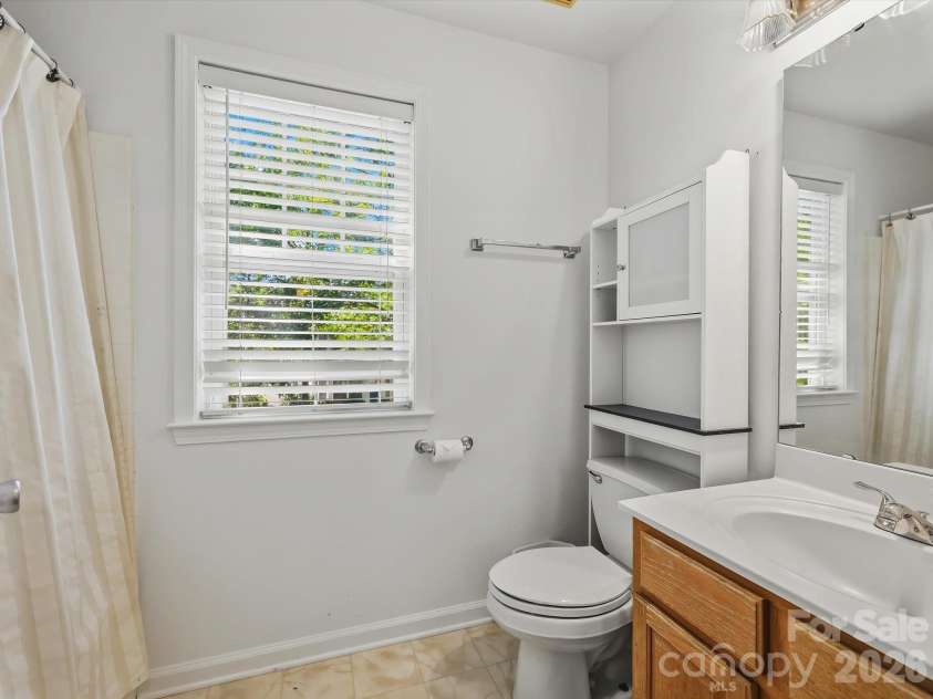 11732 Windy Mist Way, Huntersville, NC 28078.  MLS# CAR4431912, YatesRealty ID 55502. The full bath features a spacious vanity, tub/shower combination and natural light from a large window.