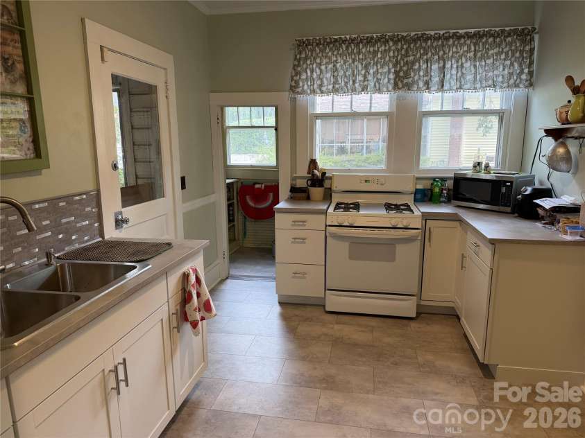 44 Academy Avenue, Concord, NC 28025.  MLS# CAR4432775, YatesRealty ID 55503. Kitchen Modernized a few years ago.  Double Bowl Stainless