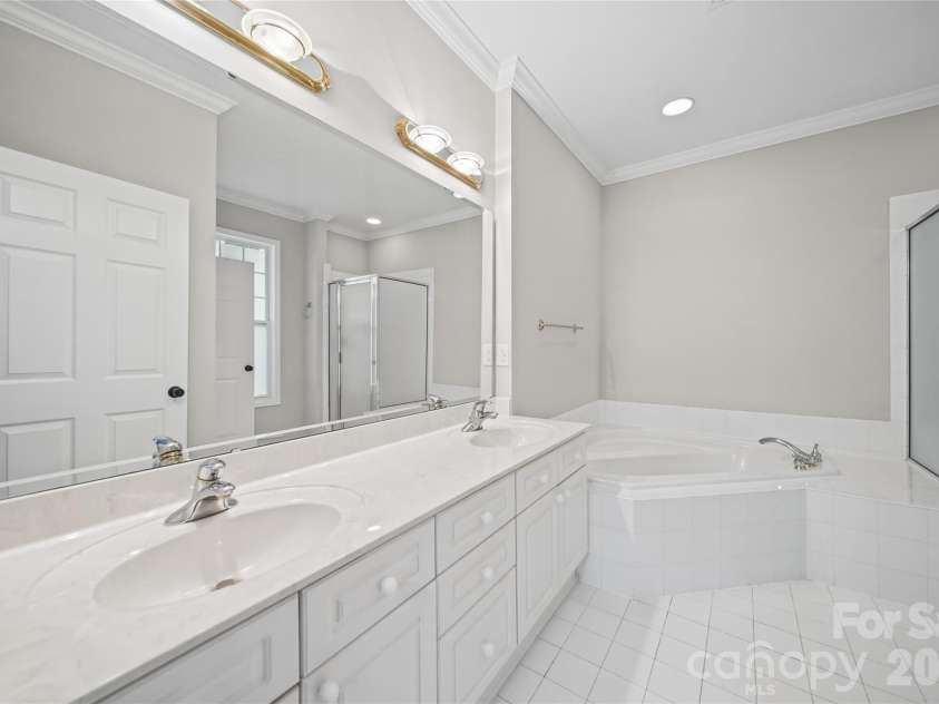 3741 Oak View Court, Matthews, NC 28105.  MLS# CAR4431812, YatesRealty ID 55507. 