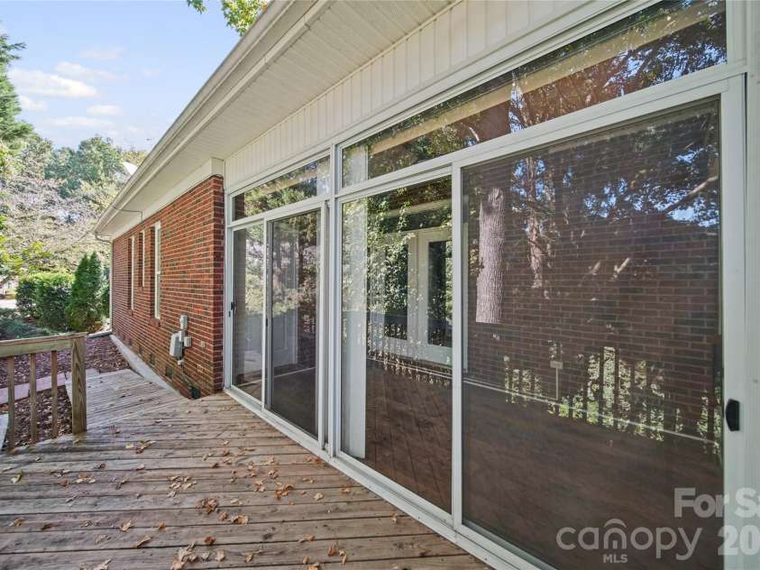 3741 Oak View Court, Matthews, NC 28105.  MLS# CAR4431812, YatesRealty ID 55507. 