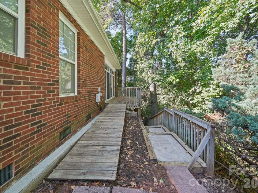 3741 Oak View Court, Matthews, NC 28105.  MLS# CAR4431812, YatesRealty ID 55507. 
