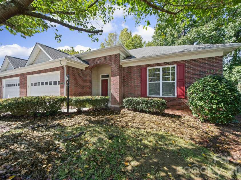3741 Oak View Court, Matthews, NC 28105.  MLS# CAR4431812, YatesRealty ID 55507. 