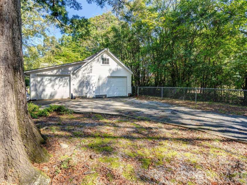 50 Park Drive, Concord, NC 28027.  MLS# CAR4432135, YatesRealty ID 55509. 