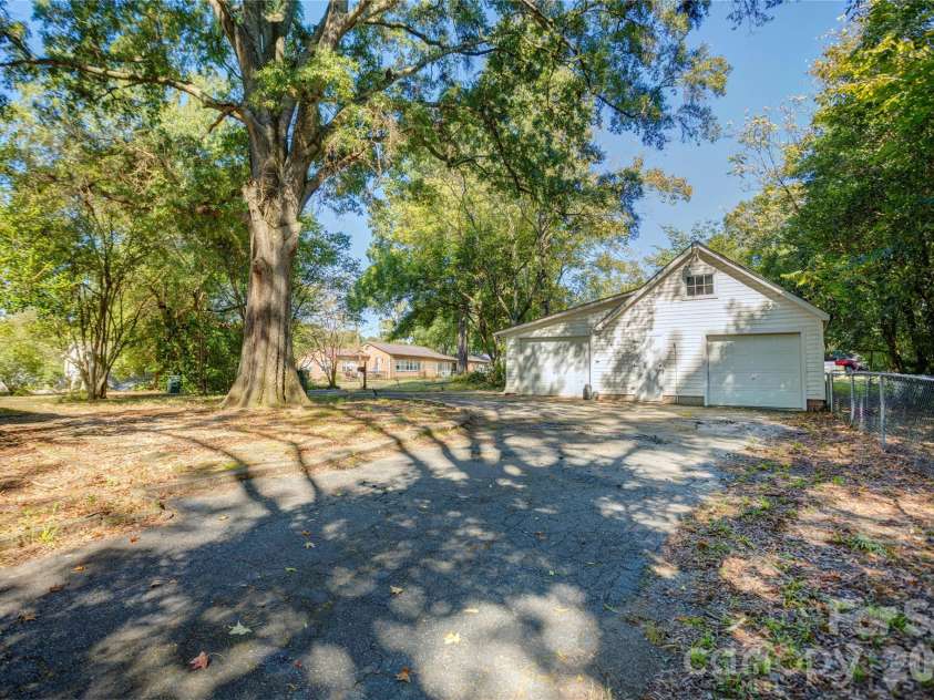 50 Park Drive, Concord, NC 28027.  MLS# CAR4432135, YatesRealty ID 55509. 