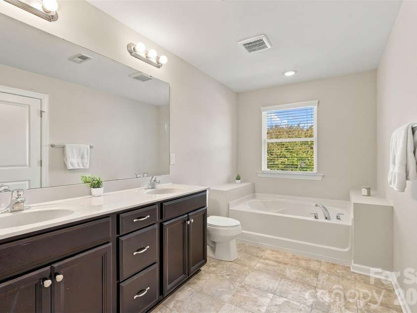1020 Archibald Avenue, Fort Mill, SC 29708.  MLS# CAR4432759, YatesRealty ID 55510. Ensuite bath