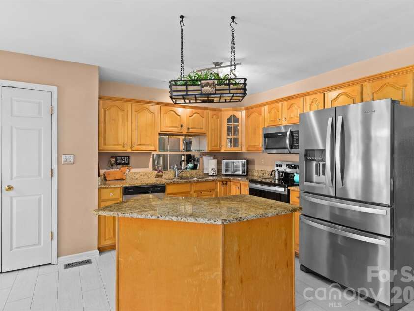 4618 Hendrix Court, Concord, NC 28025.  MLS# CAR4431884, YatesRealty ID 55512. Kitchen