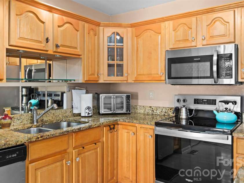 4618 Hendrix Court, Concord, NC 28025.  MLS# CAR4431884, YatesRealty ID 55512. Kitchen