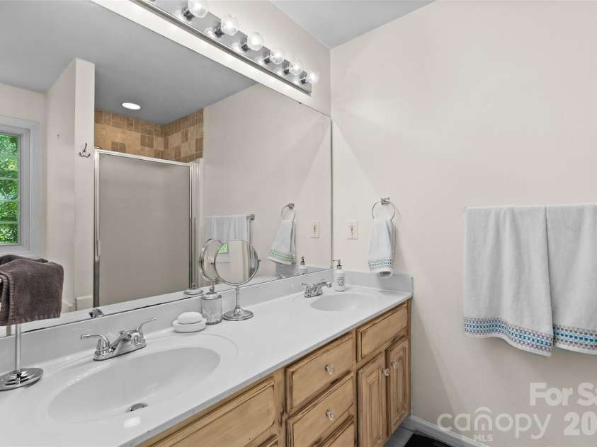 4618 Hendrix Court, Concord, NC 28025.  MLS# CAR4431884, YatesRealty ID 55512. Primary Bath