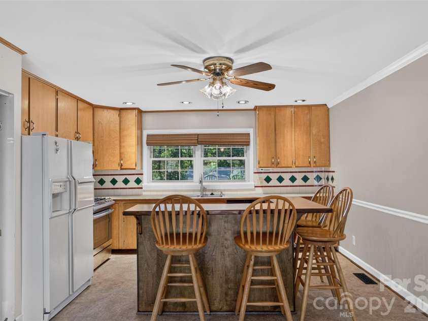 3325 Saint Evans Road, Charlotte, NC 28214.  MLS# CAR4432718, YatesRealty ID 55513. 