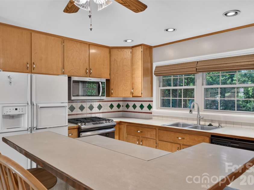 3325 Saint Evans Road, Charlotte, NC 28214.  MLS# CAR4432718, YatesRealty ID 55513. 