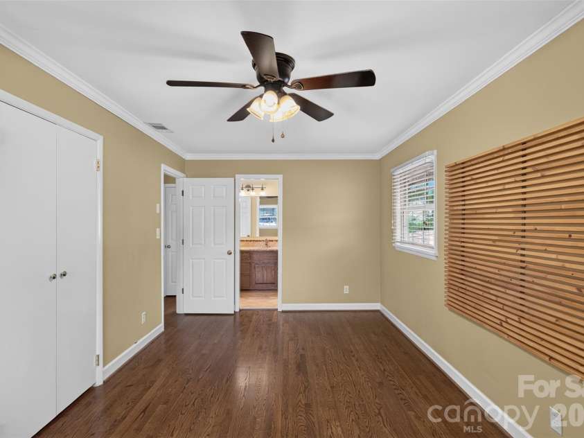 3325 Saint Evans Road, Charlotte, NC 28214.  MLS# CAR4432718, YatesRealty ID 55513. 