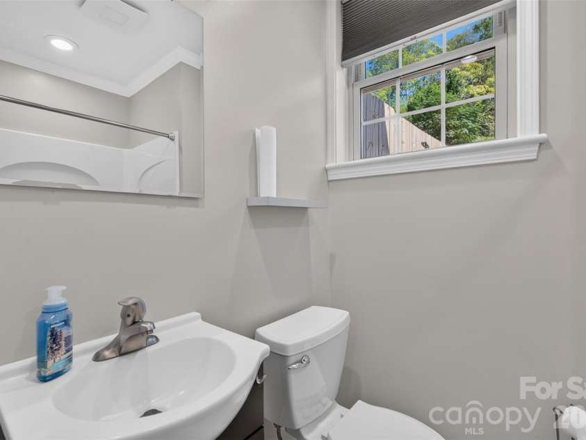 3325 Saint Evans Road, Charlotte, NC 28214.  MLS# CAR4432718, YatesRealty ID 55513. 
