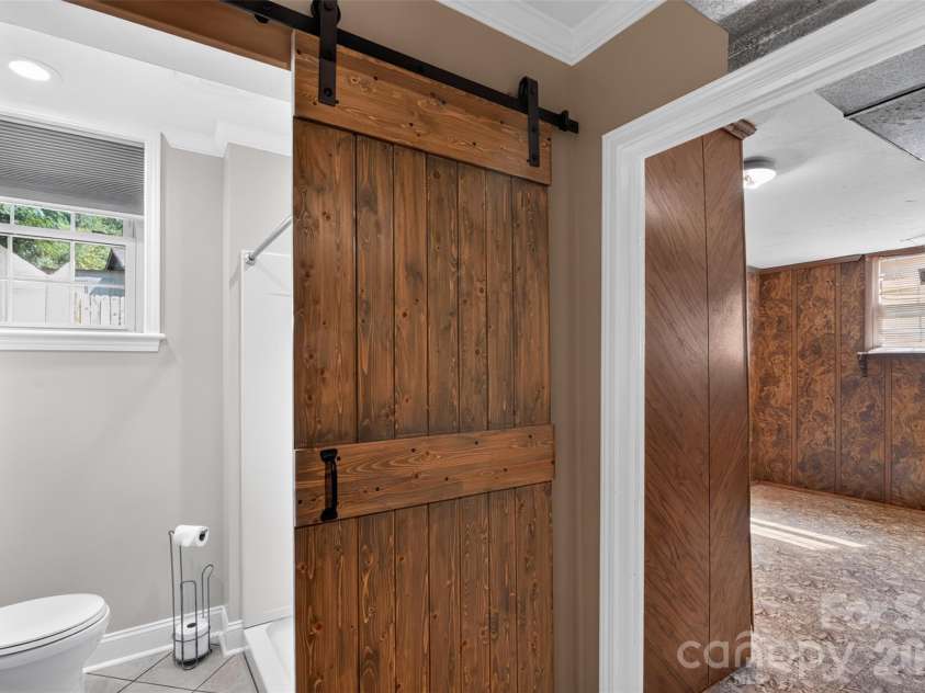 3325 Saint Evans Road, Charlotte, NC 28214.  MLS# CAR4432718, YatesRealty ID 55513. 