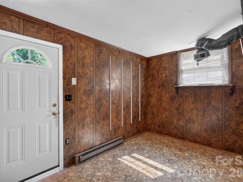 3325 Saint Evans Road, Charlotte, NC 28214.  MLS# CAR4432718, YatesRealty ID 55513. 