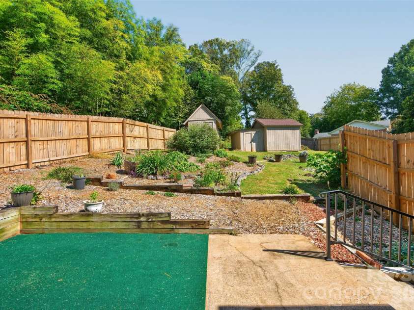 3325 Saint Evans Road, Charlotte, NC 28214.  MLS# CAR4432718, YatesRealty ID 55513. 