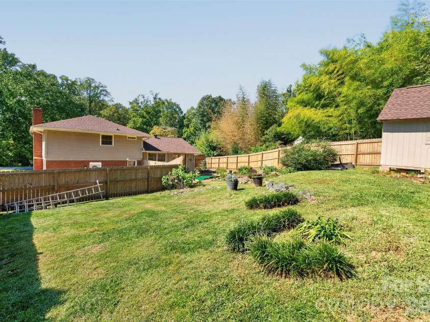 3325 Saint Evans Road, Charlotte, NC 28214.  MLS# CAR4432718, YatesRealty ID 55513. 