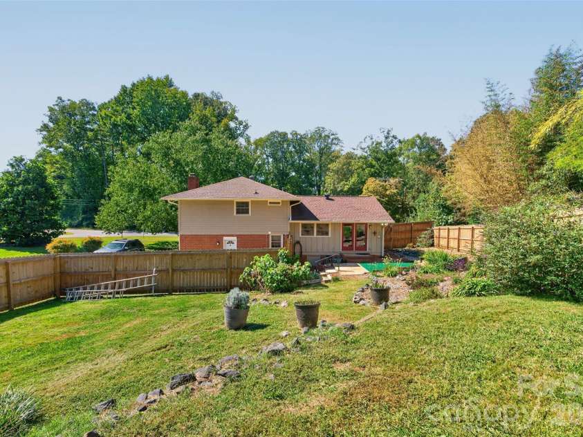 3325 Saint Evans Road, Charlotte, NC 28214.  MLS# CAR4432718, YatesRealty ID 55513. 