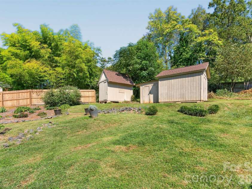 3325 Saint Evans Road, Charlotte, NC 28214.  MLS# CAR4432718, YatesRealty ID 55513. 