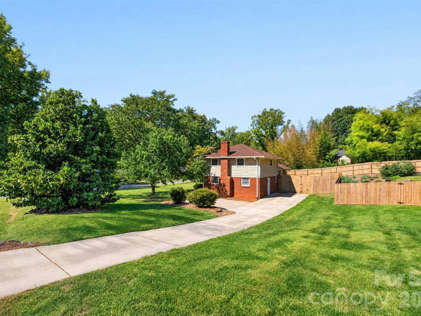 3325 Saint Evans Road, Charlotte, NC 28214.  MLS# CAR4432718, YatesRealty ID 55513. 
