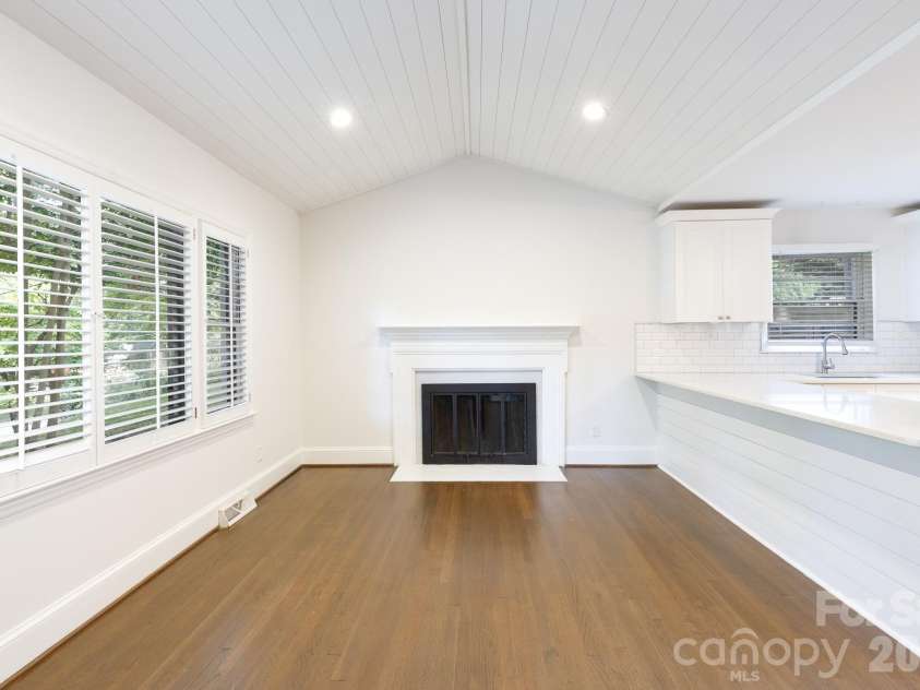 5121 Kistler Avenue, Charlotte, NC 28205.  MLS# CAR4432756, YatesRealty ID 55517. 