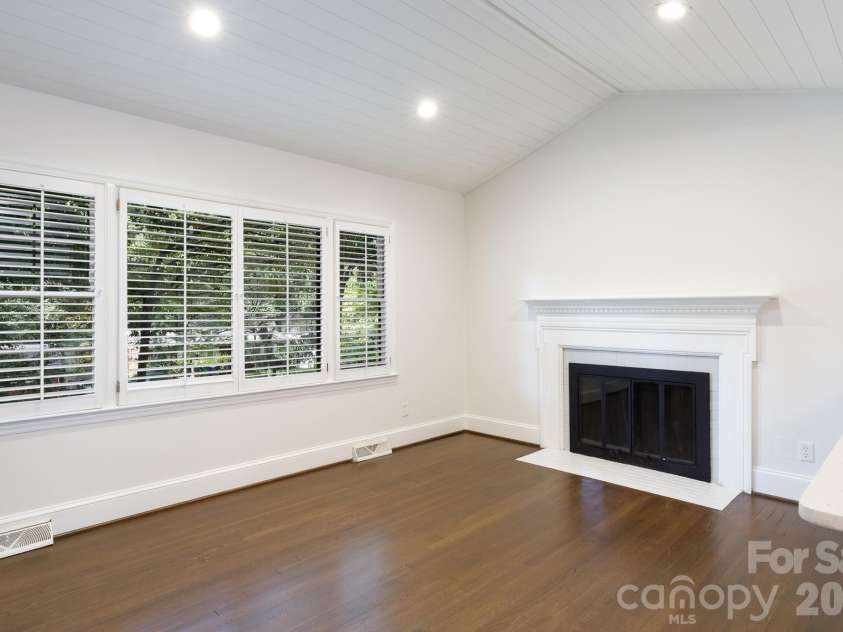 5121 Kistler Avenue, Charlotte, NC 28205.  MLS# CAR4432756, YatesRealty ID 55517. 
