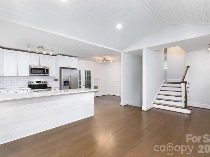 5121 Kistler Avenue, Charlotte, NC 28205.  MLS# CAR4432756, YatesRealty ID 55517. 